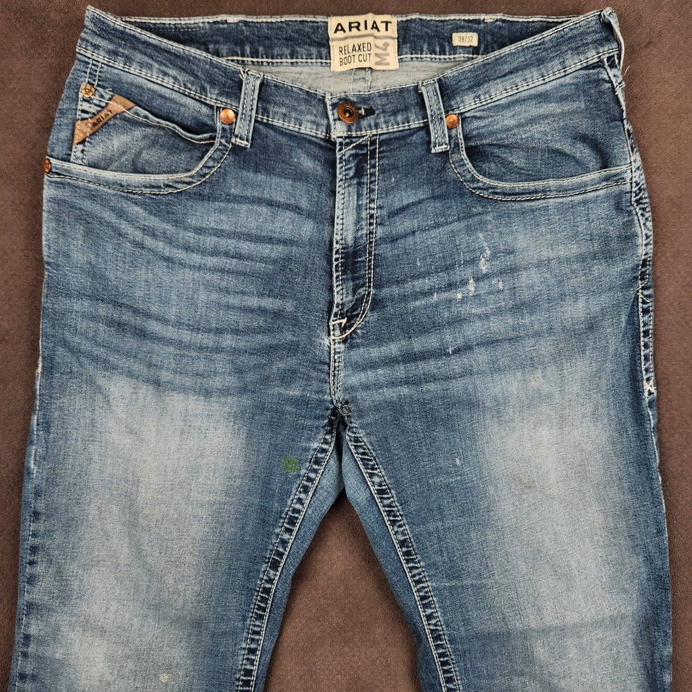 Ariat M4 Hugo Jeans Mens 38x32 Blue Medium Wash Relaxed Boot Cut Denim Workwear - Picture 2 of 16